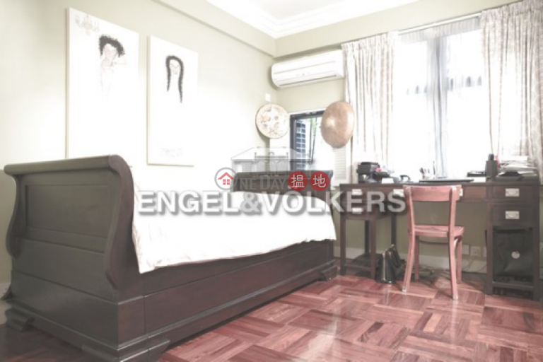 3 Bedroom Family Flat for Sale in Mid Levels West
