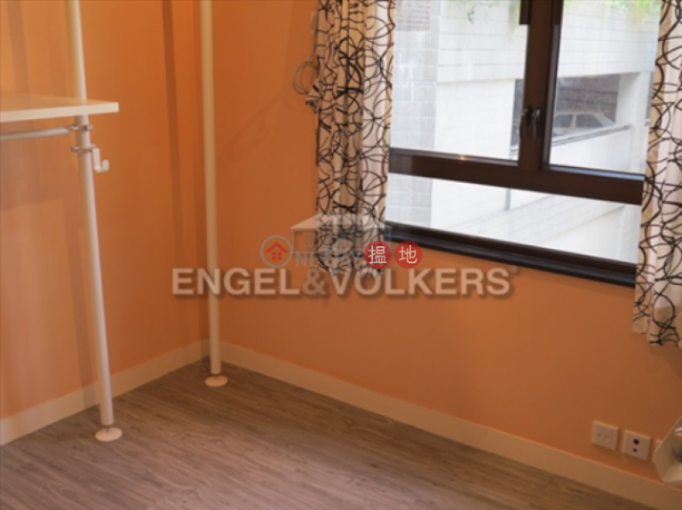 2 Bedroom Flat for Sale in Mid Levels West