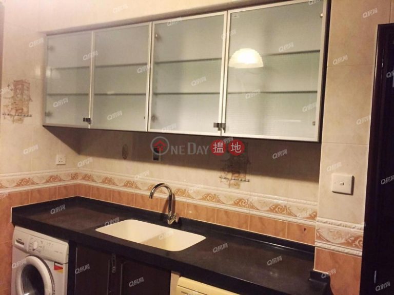 Catalina Mansions | 3 bedroom Mid Floor Flat for Rent
