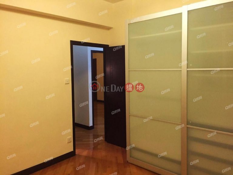 Catalina Mansions | 3 bedroom Mid Floor Flat for Rent