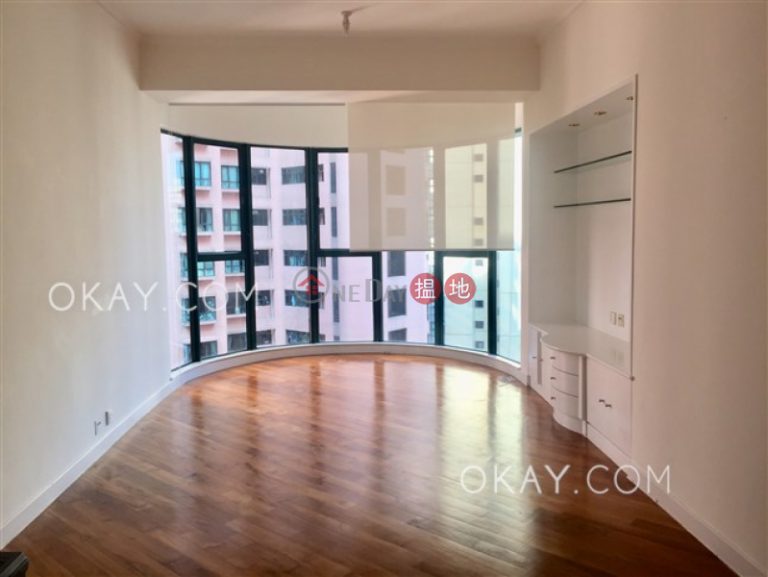 Stylish 2 bedroom with parking | Rental