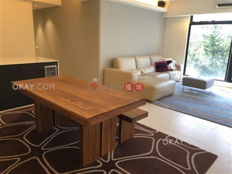 Luxurious 2 bedroom with balcony & parking | Rental