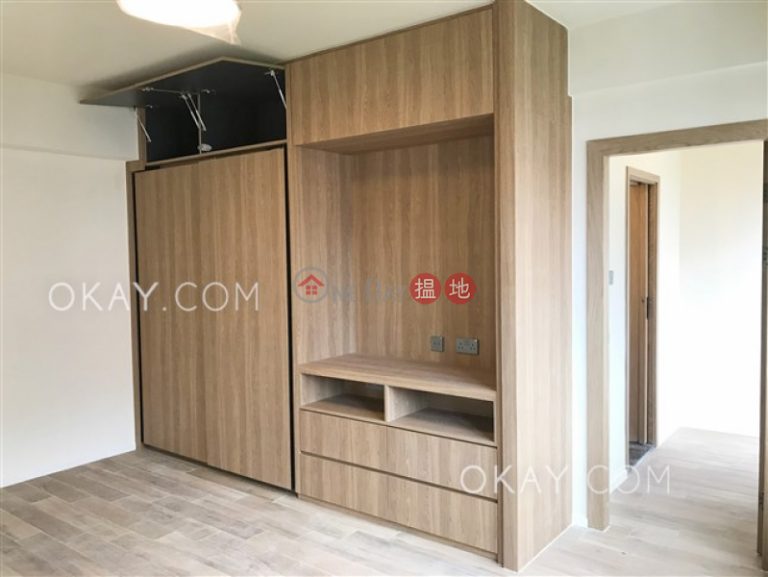 Luxurious 1 bedroom with balcony & parking | Rental