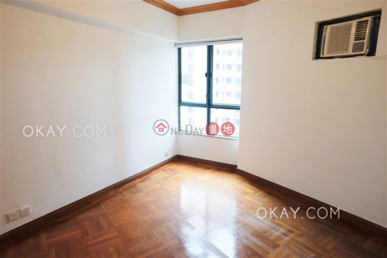 Charming 2 bedroom on high floor with parking | Rental