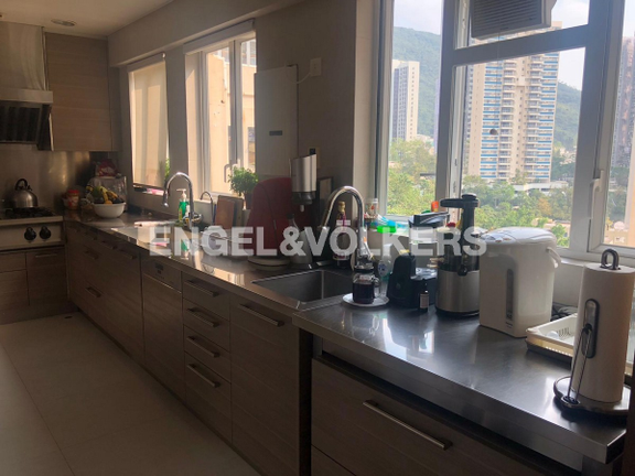 Engel & Voelkers Apartment for rent at Swiss Towers