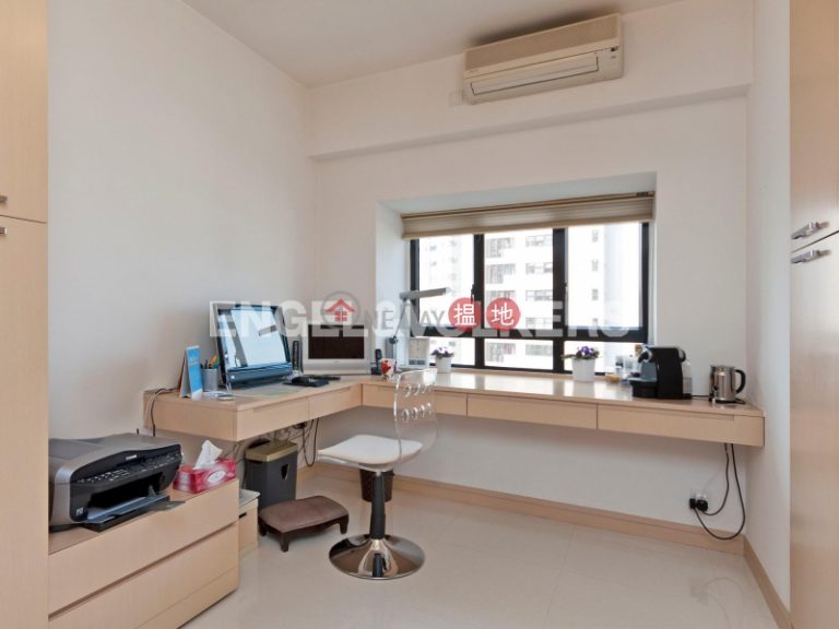 3 Bedroom Family Flat for Sale in Mid-Levels East