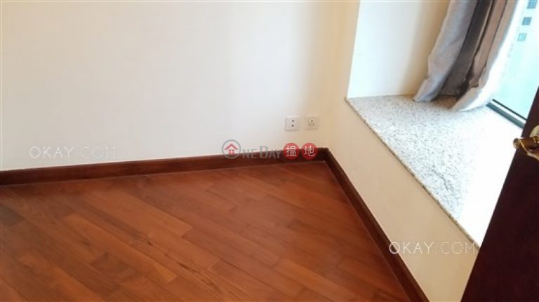 Lovely 2 bedroom on high floor with parking | For Sale