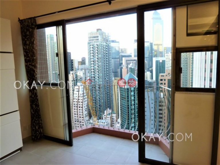 Gorgeous 3 bedroom with balcony & parking | Rental