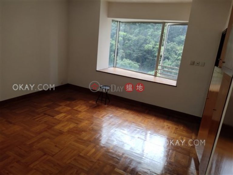 Stylish 3 bedroom with parking | For Sale
