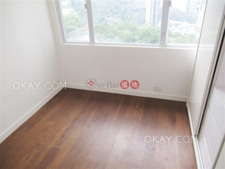 Popular 3 bedroom on high floor with balcony & parking | For Sale