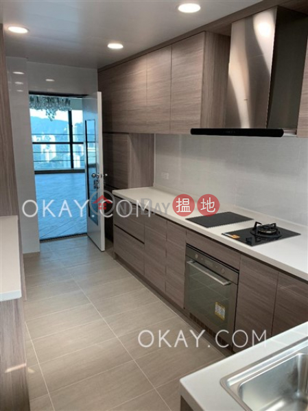 Stylish 3 bedroom on high floor with parking | Rental