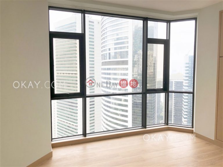 Gorgeous 3 bedroom on high floor with parking | Rental
