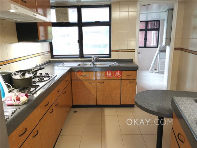 Lovely 4 bedroom with balcony & parking | Rental