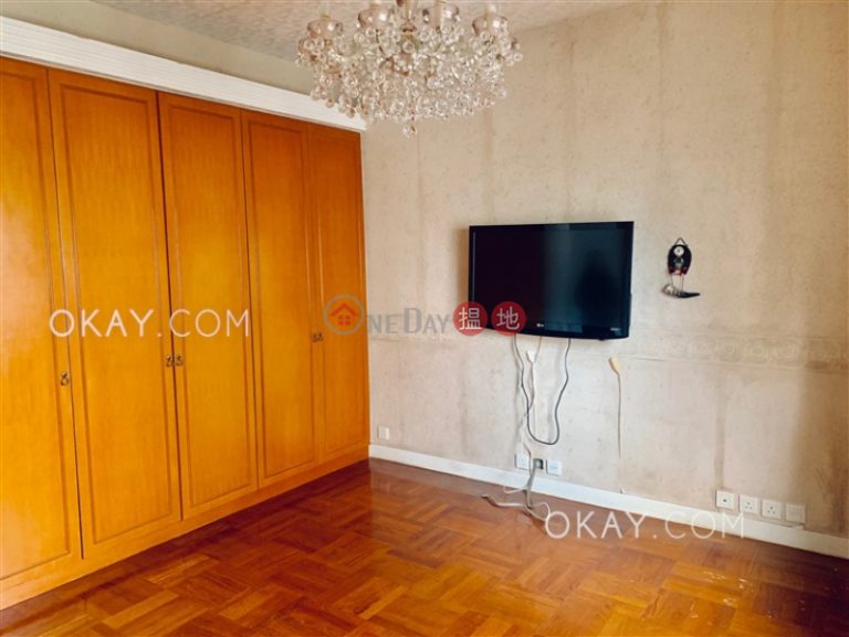 Luxurious 2 bedroom with balcony & parking | Rental
