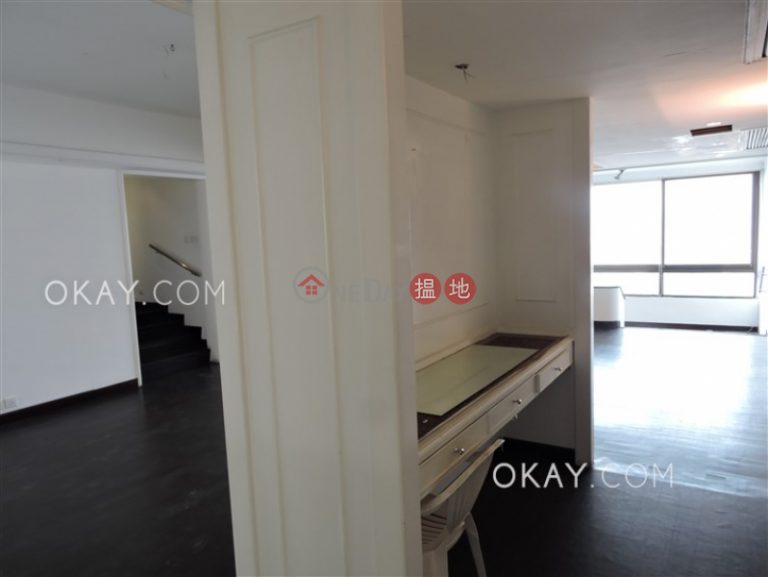 Stylish 4 bedroom with parking | Rental