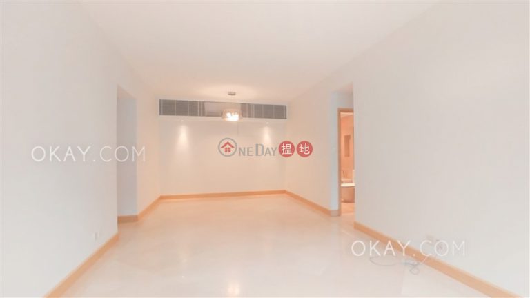 Luxurious 2 bedroom on high floor with parking | For Sale