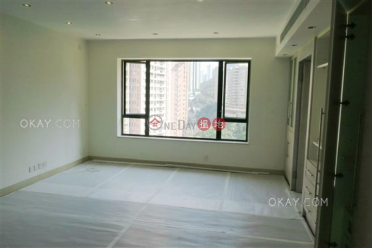 Efficient 4 bedroom with balcony & parking | Rental