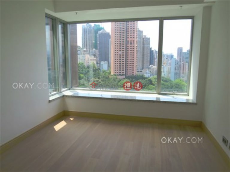 Lovely 3 bedroom on high floor with balcony & parking | For Sale