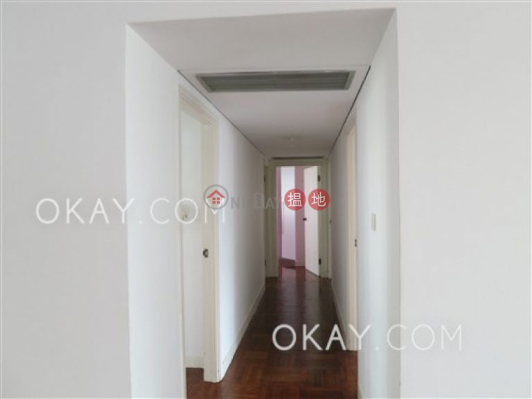 Efficient 5 bedroom with balcony & parking | Rental