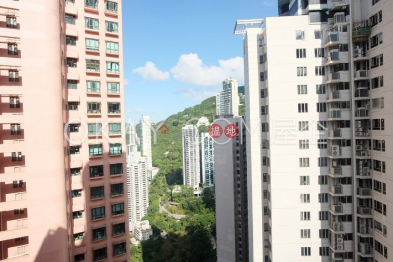 Gorgeous 2 bedroom on high floor with parking | Rental