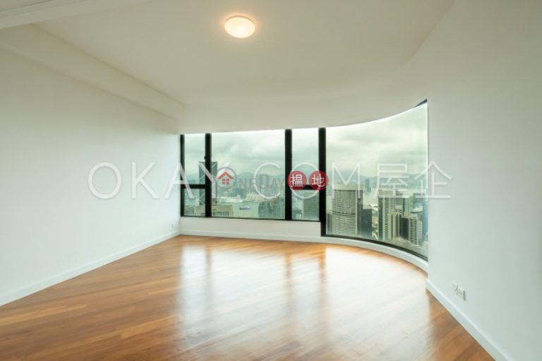 Efficient 4 bedroom with harbour views & parking | Rental
