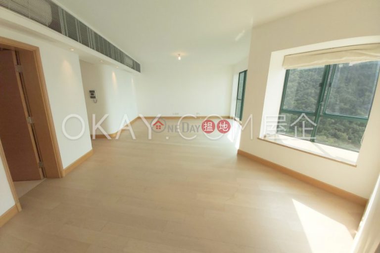 Efficient 3 bed on high floor with sea views & parking | Rental