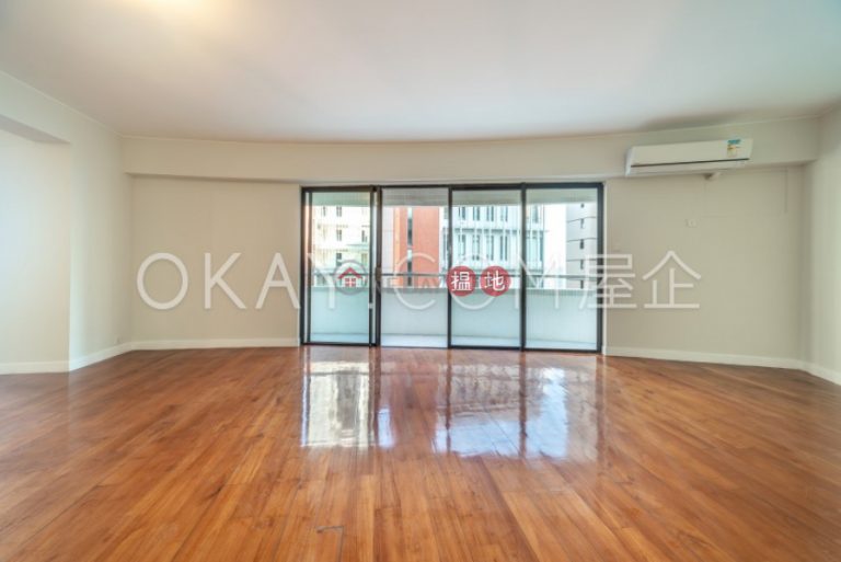 Gorgeous 4 bedroom with balcony & parking | Rental