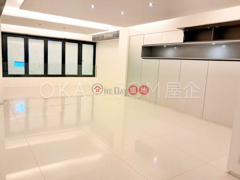Efficient 3 bed on high floor with rooftop & balcony | Rental