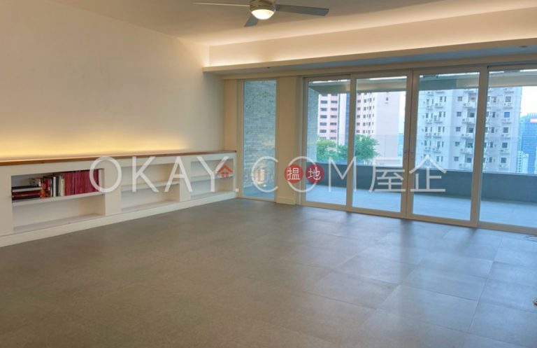 Efficient 3 bed on high floor with balcony & parking | Rental
