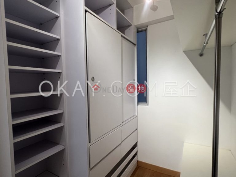 Efficient 2 bedroom on high floor with parking | For Sale