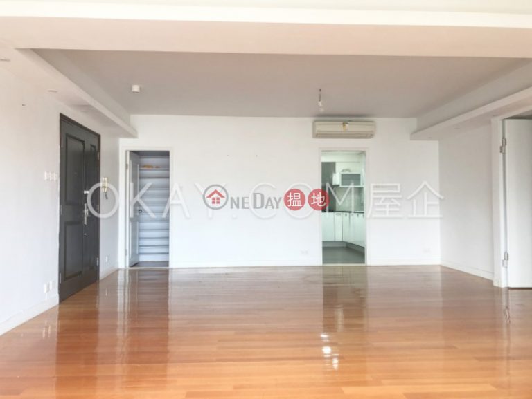 Lovely 4 bedroom with balcony & parking | For Sale