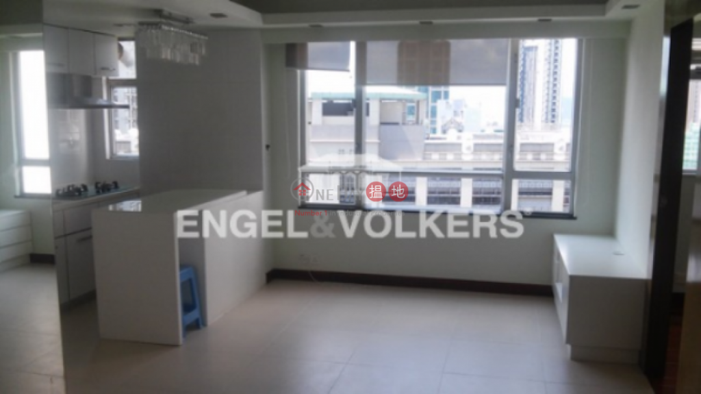 2 Bedroom Flat for Sale in Mid Levels - West