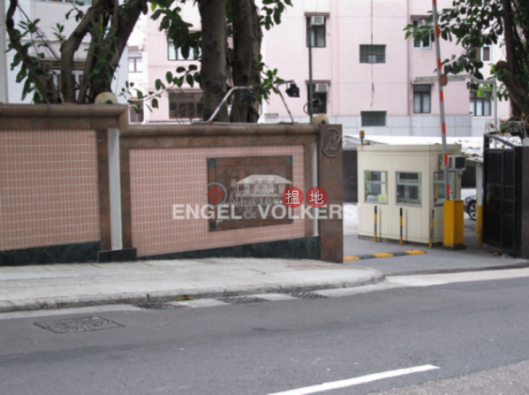 3 Bedroom Family Flat for Sale in Mid Levels - West