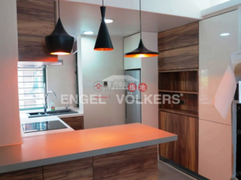 2 Bedroom Flat for Sale in Mid Levels - West