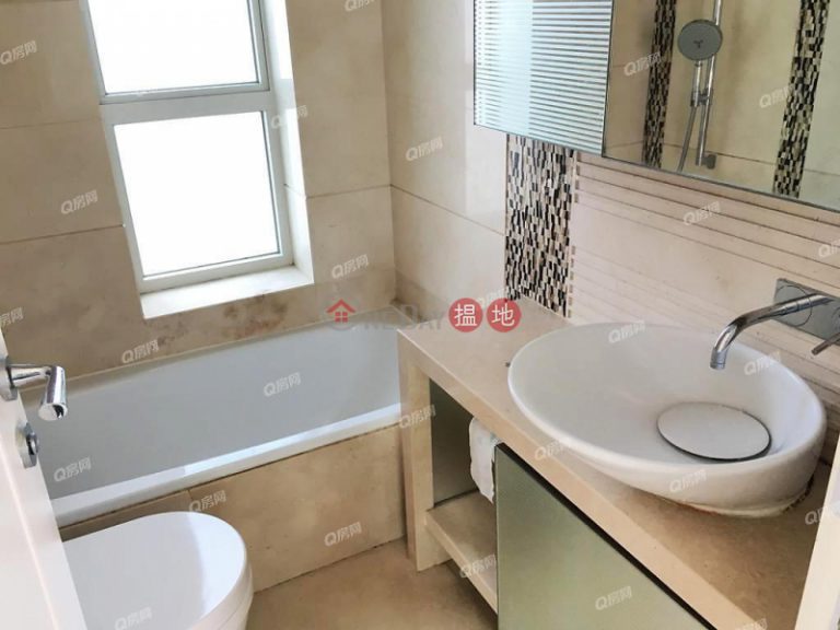 18 Conduit Road | 3 bedroom High Floor Flat for Rent