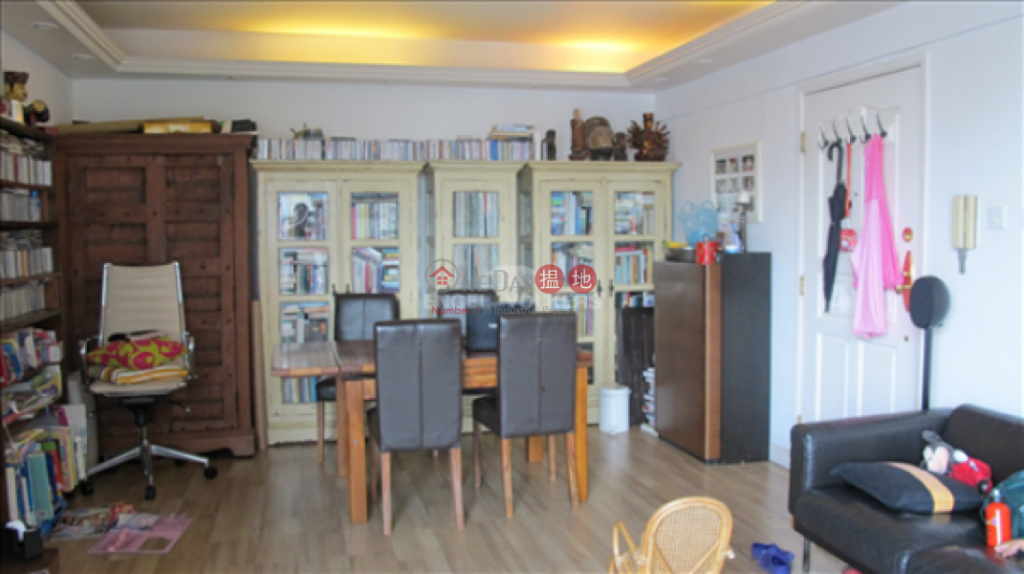 3 Bedroom Family Flat for Sale in Mid Levels - West