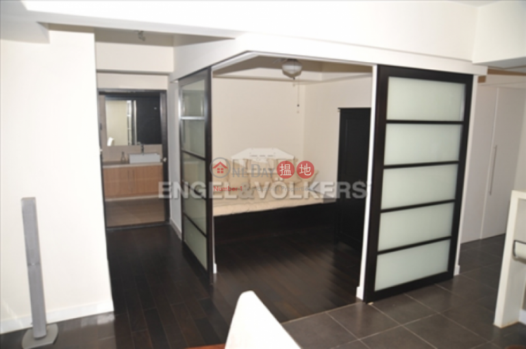 2 Bedroom Flat for Sale in Mid Levels - West
