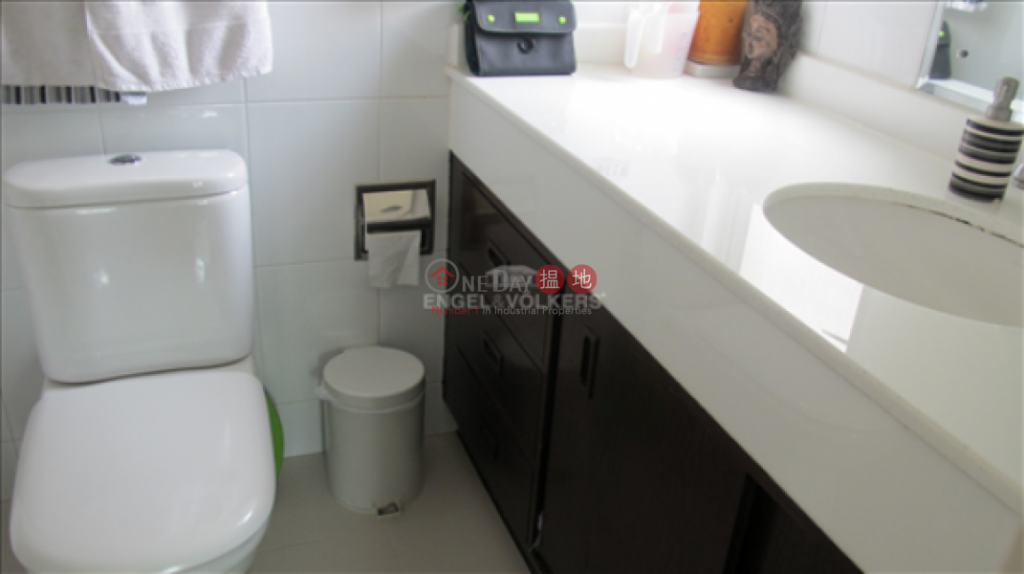 3 Bedroom Family Flat for Sale in Mid Levels - West