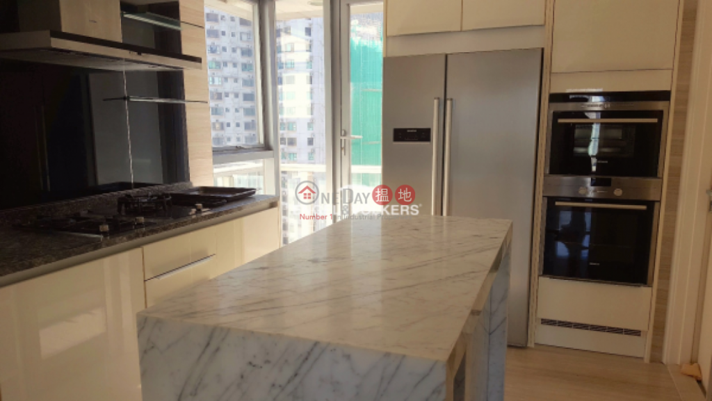 Expat Family Apartment/Flat for Sale in Central Mid Levels