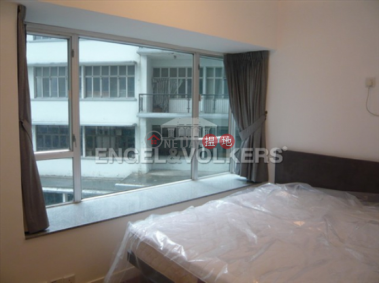 2 Bedroom Flat for Sale in Mid Levels West