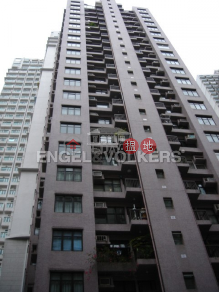 2 Bedroom Flat for Sale in Mid Levels West