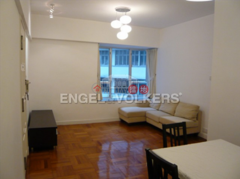 2 Bedroom Flat for Sale in Mid Levels West