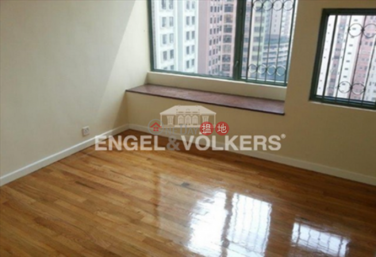 3 Bedroom Family Flat for Sale in Mid Levels West
