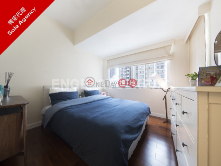2 Bedroom Flat for Sale in Mid Levels West