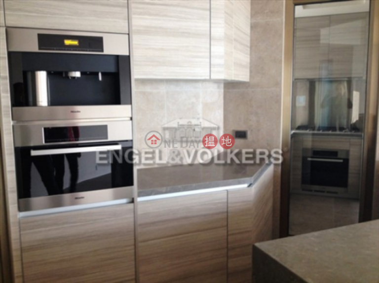3 Bedroom Family Flat for Sale in Mid Levels West