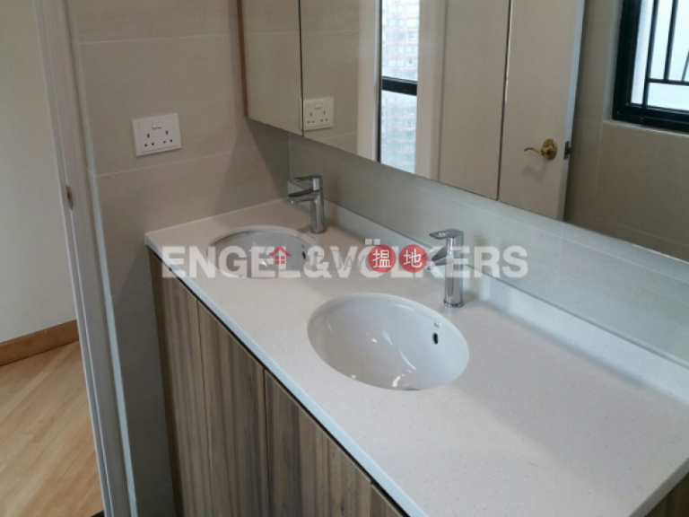 2 Bedroom Flat for Sale in Mid Levels West