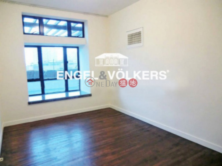3 Bedroom Family Flat for Sale in Mid Levels West