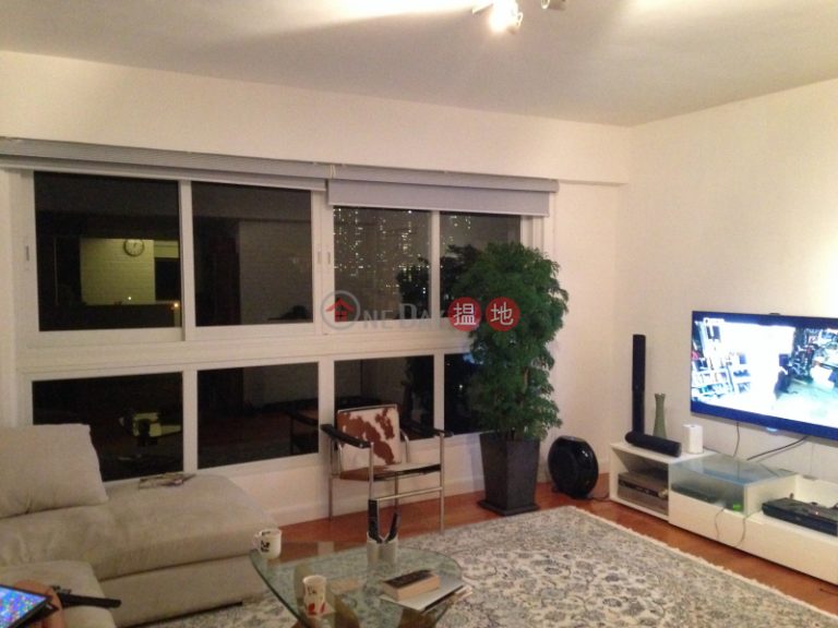 Spacious Flat Mid Levels (Car Park)