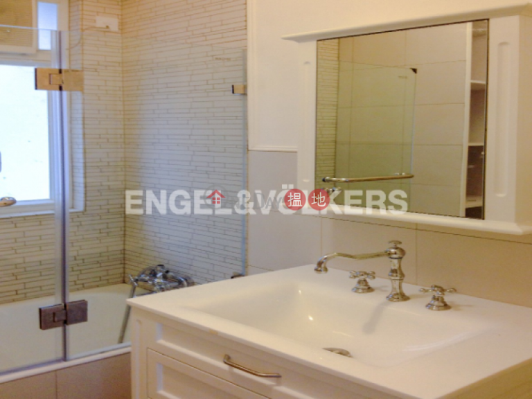 2 Bedroom Flat for Sale in Mid Levels West