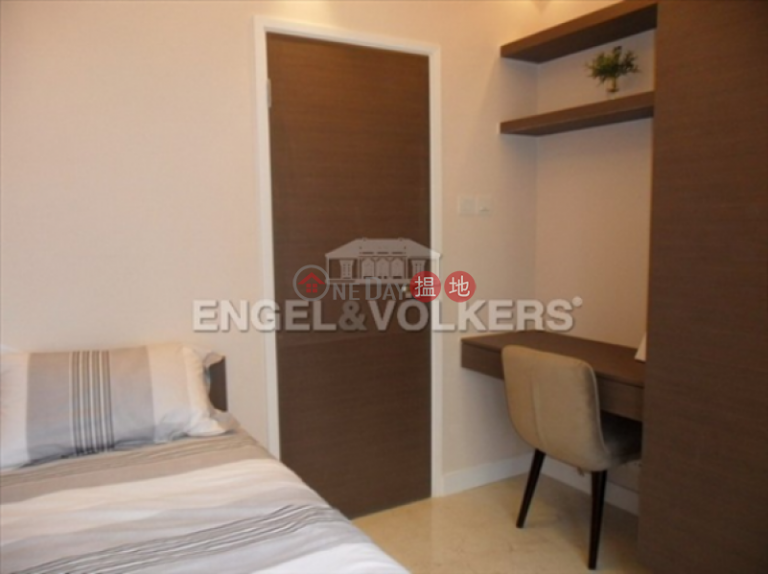 2 Bedroom Flat for Sale in Mid Levels West